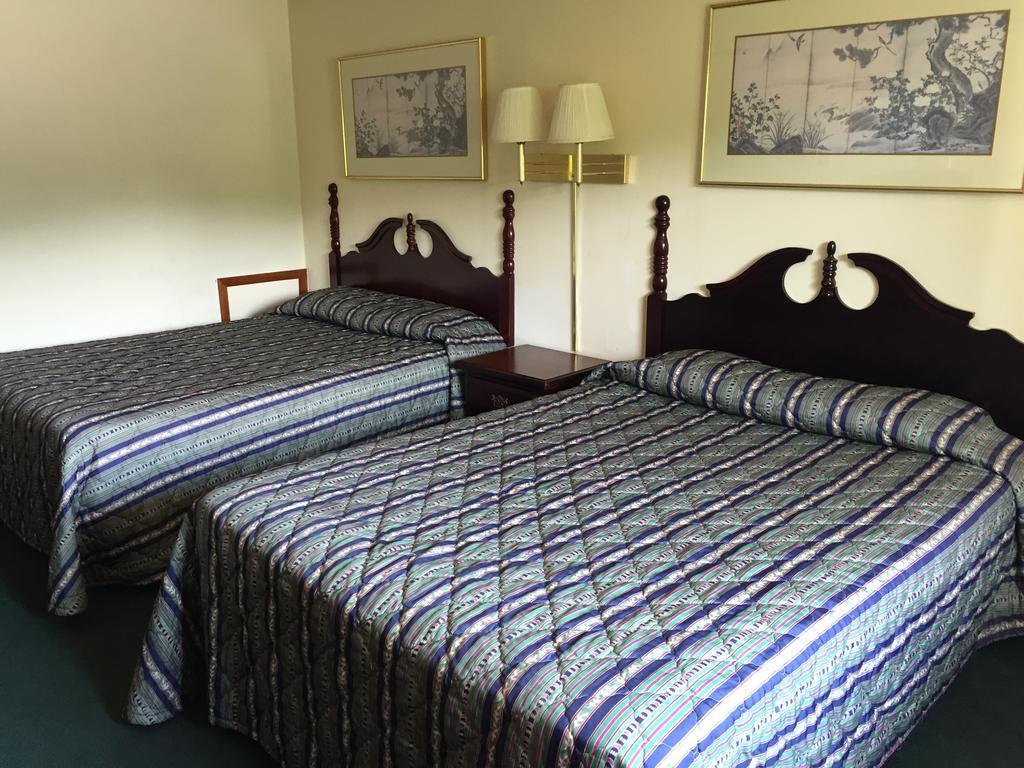 A Sapphire Inn Франклин Номер фото