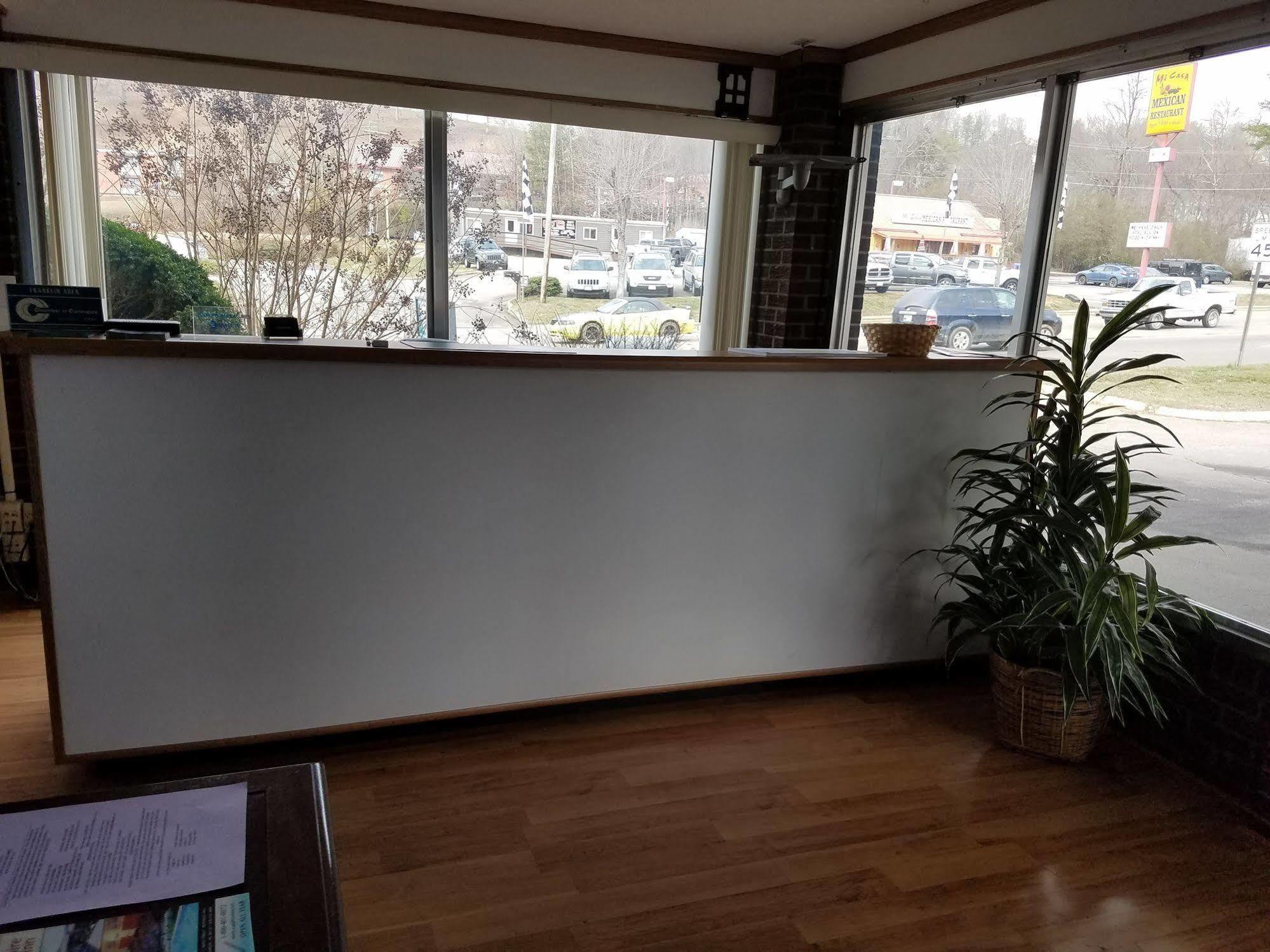 A Sapphire Inn Франклин Экстерьер фото